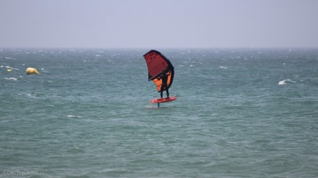 Vacances wingfoil au Maroc avec cours matériel et yoga