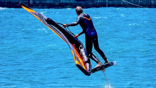 Progressez en wing foil avec un stage sur le meilleur spot de Lanzarote