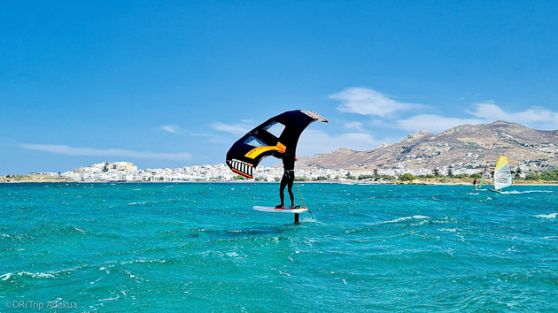 Progressez en wing foil pendant votre séjour à Naxos en Grèce