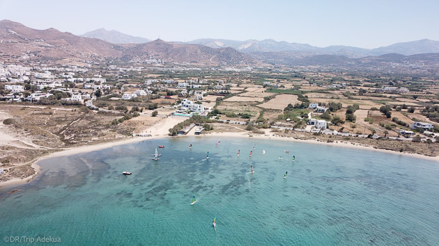 Découvrez le wingfoil pendant vos vacances en Grèce sur l'île de Naxos