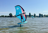 Apprenez le wing foil sur le lac de Soustons - voyages adékua