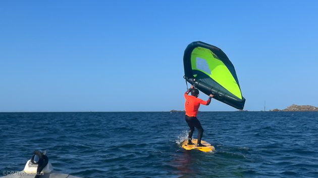 Votre stage de wingfoil en Bretagne avec hébergement en camping