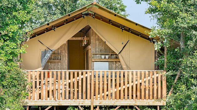 Votre tente en glamping tout confort face à la mer en Bretagne