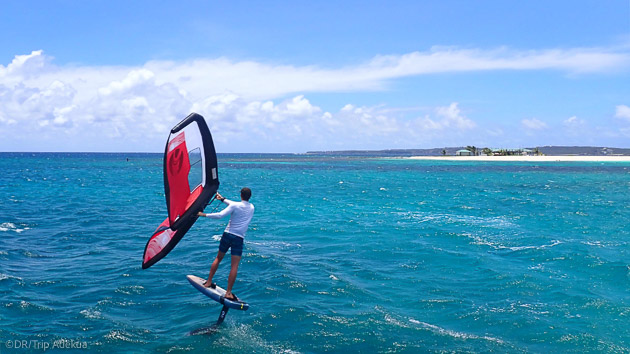 Progressez en wingfoil à Anguilla aux Caraïbes